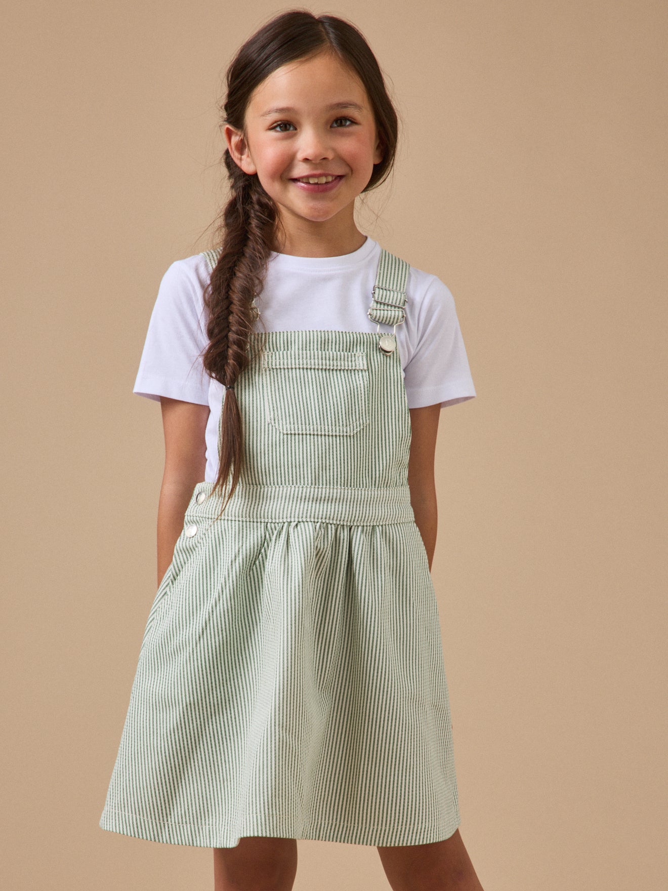 Mädchen-Trägerkleid aus gestreiftem Denim
