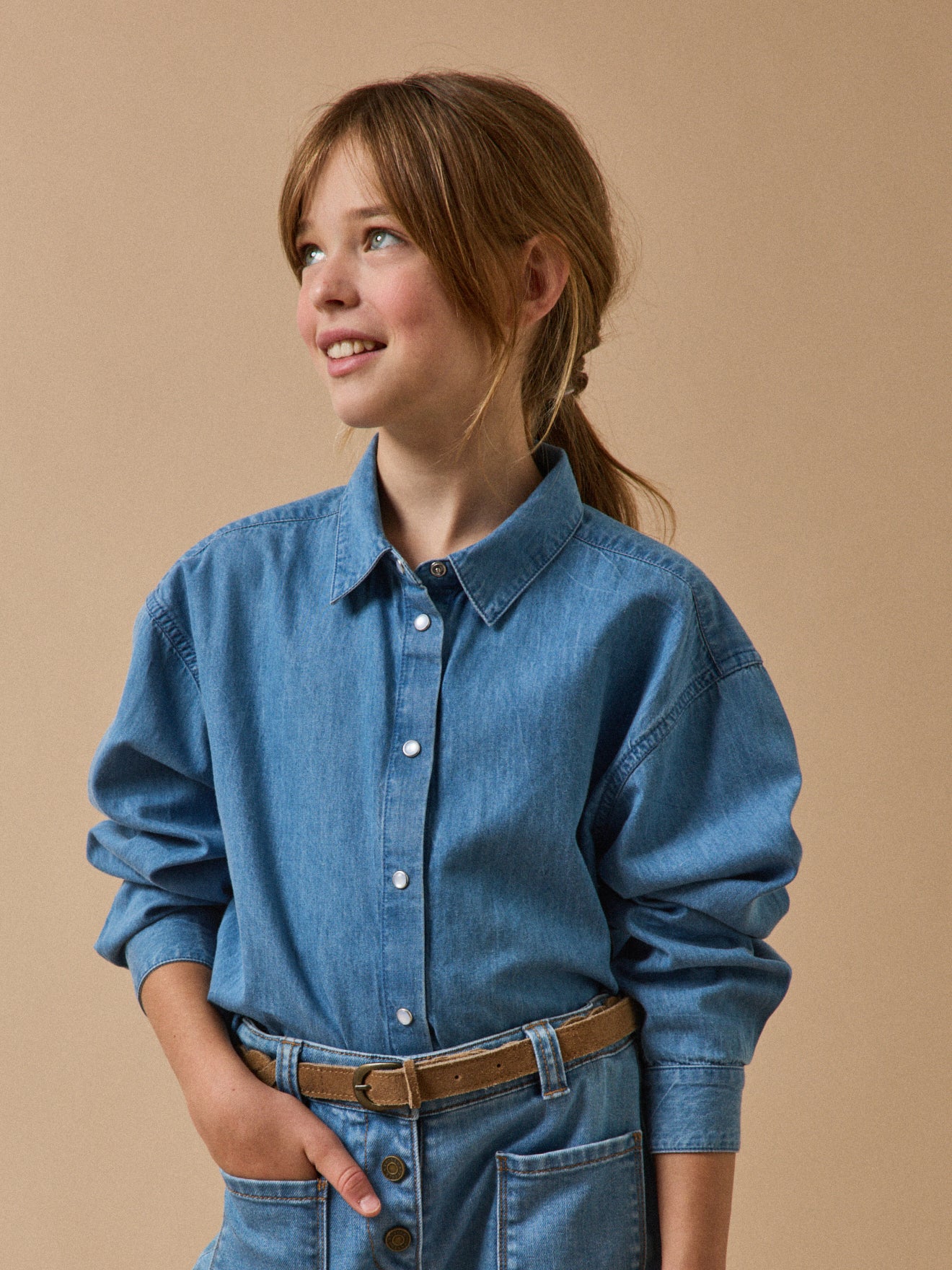 Mädchenbluse aus leichtem Denim
