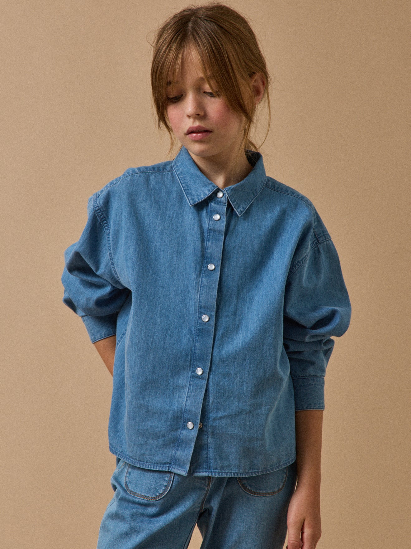Mädchenbluse aus leichtem Denim