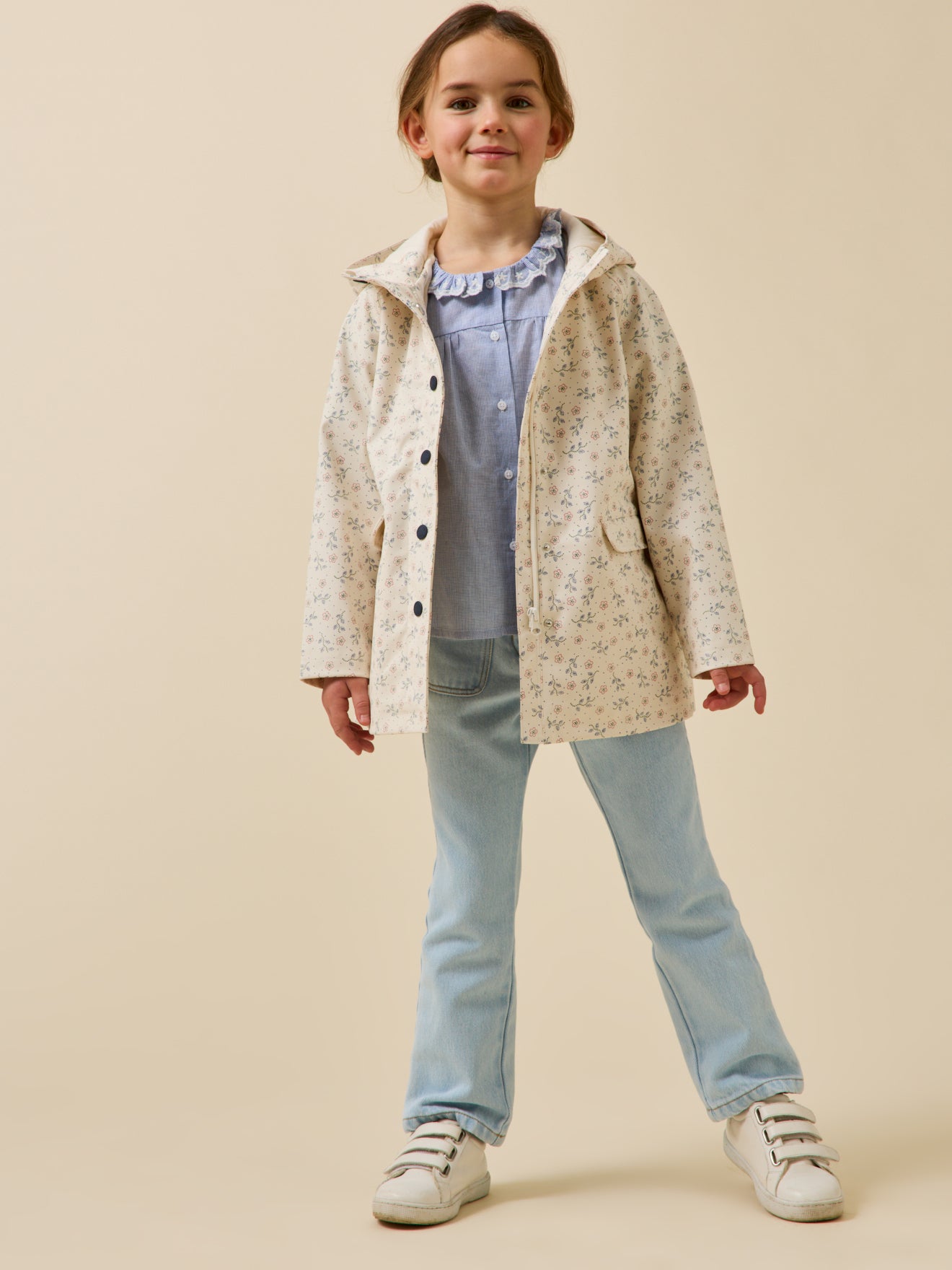 Mädchenbluse mit Stickerei