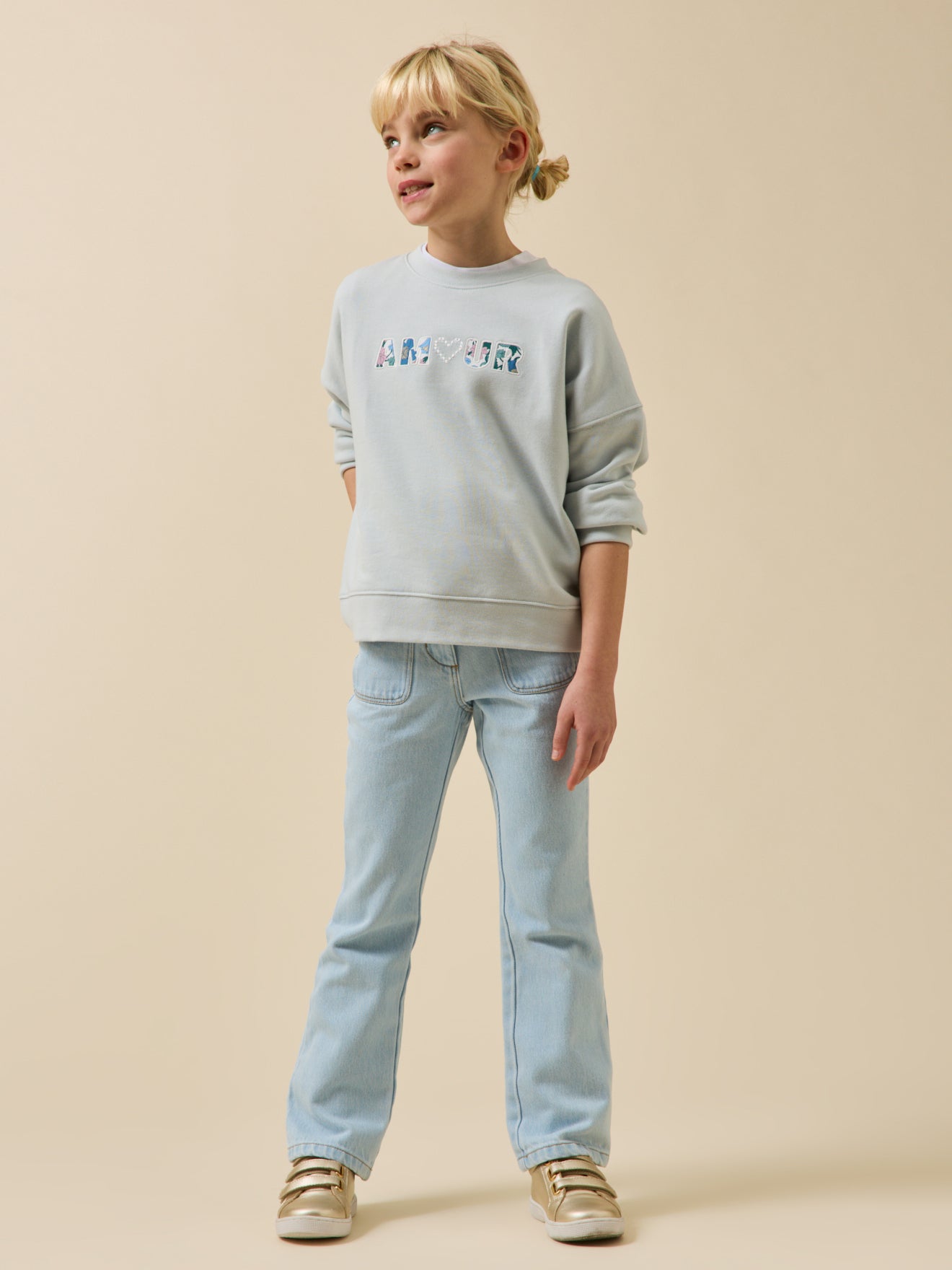 Mädchen-Sweatshirt mit Schriftzug aus Liberty®-Stoff – Bio-Baumwolle