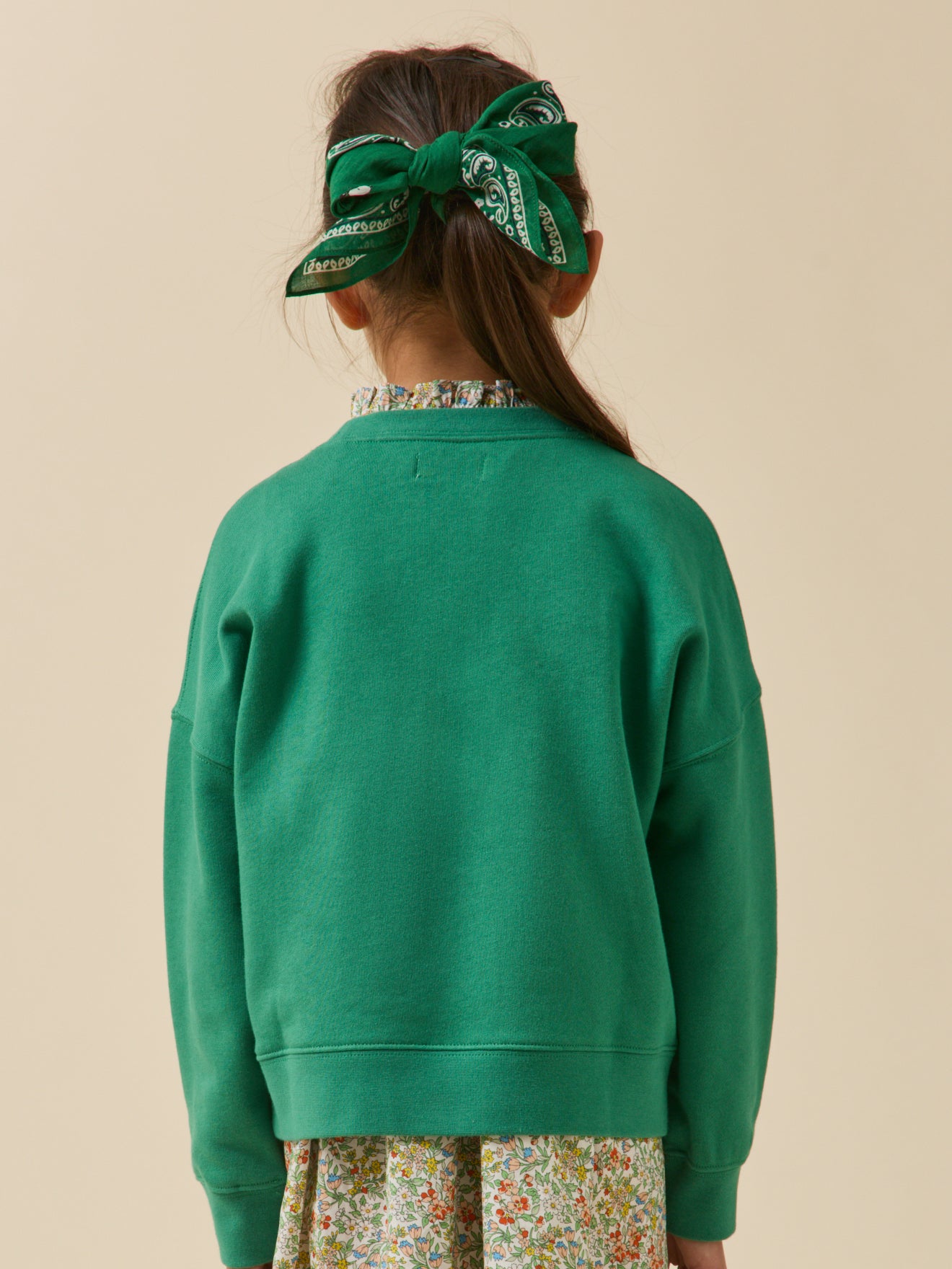 Mädchen-Sweatshirt mit Schriftzug aus Liberty®-Stoff – Bio-Baumwolle