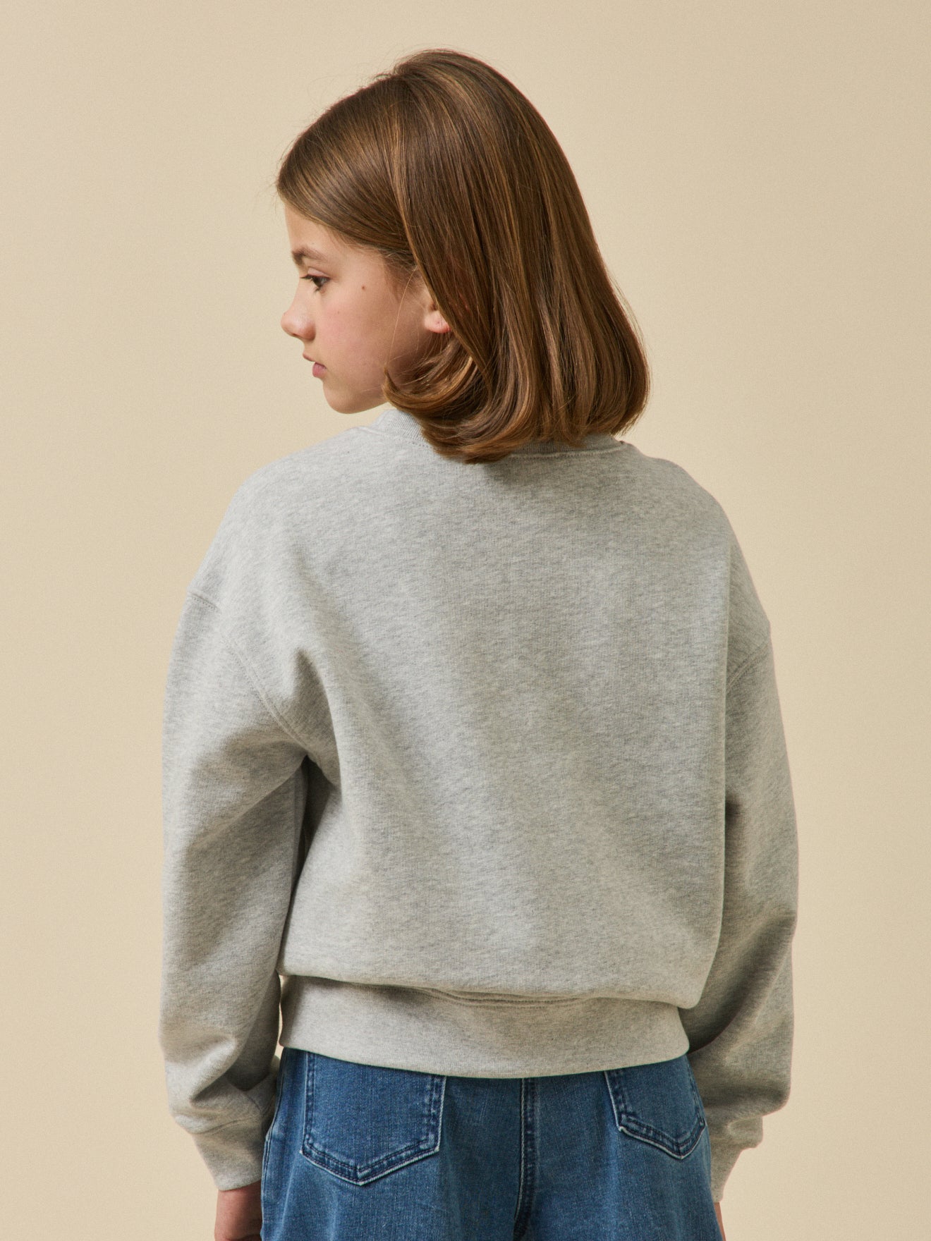 Mädchen-Sweatshirt mit Stickerei – Kollektion « Junior »