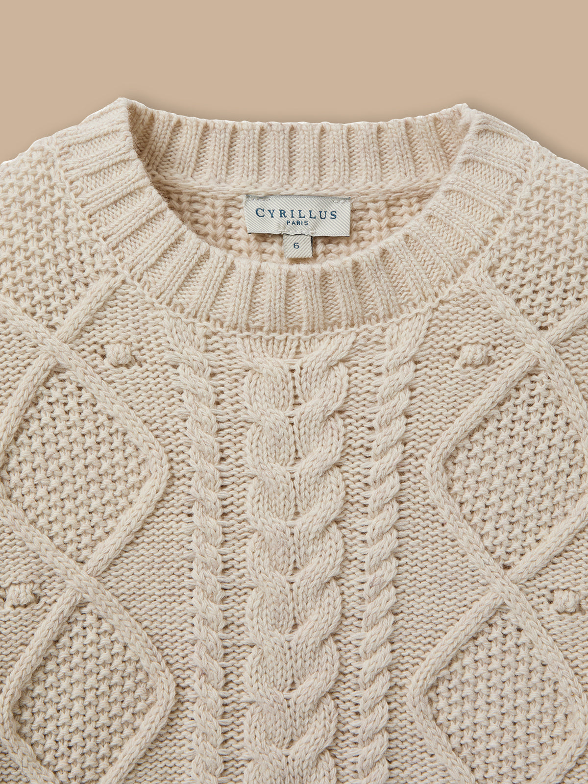 Mädchenpullover mit Zopfmuster und Wolle