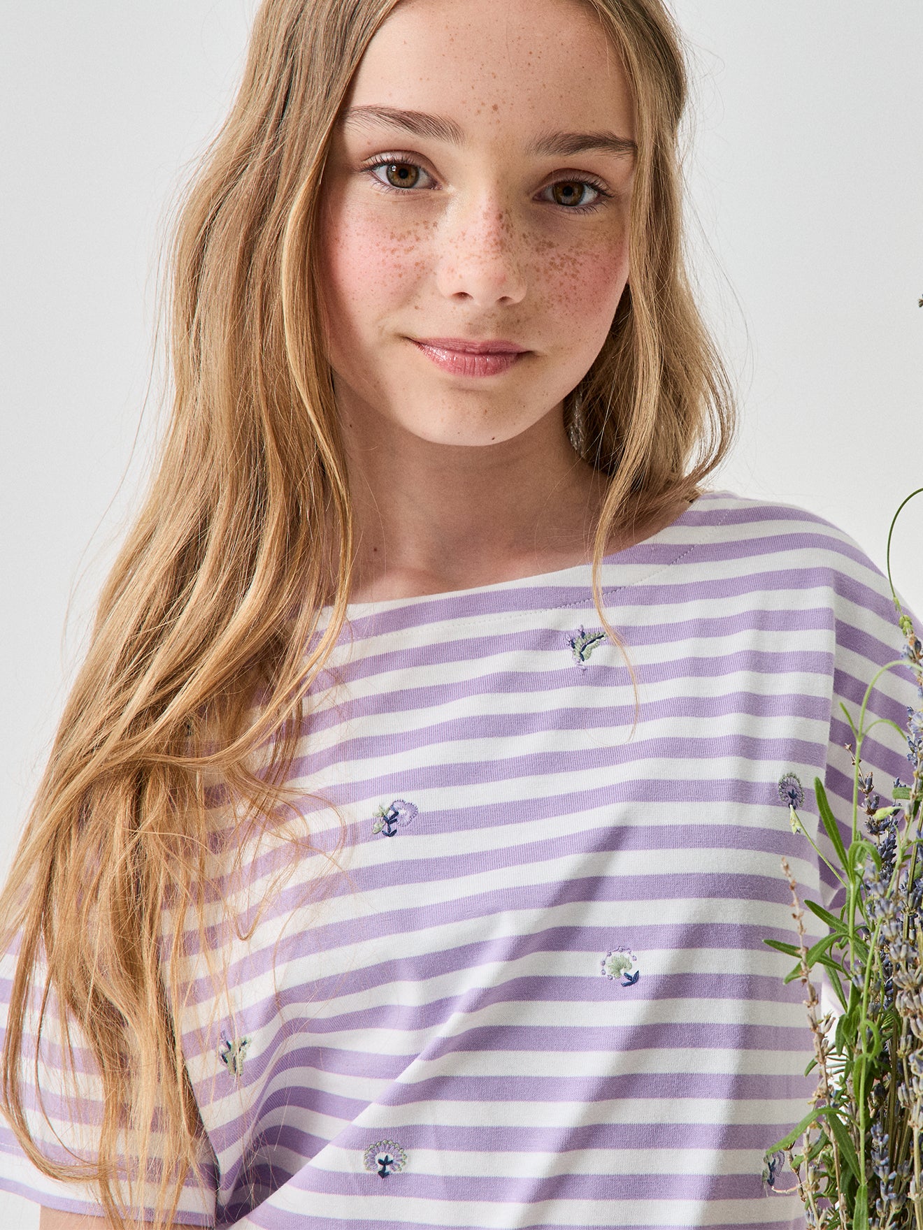 Mädchen T-Shirt mit Stickerei – Bio-Baumwolle