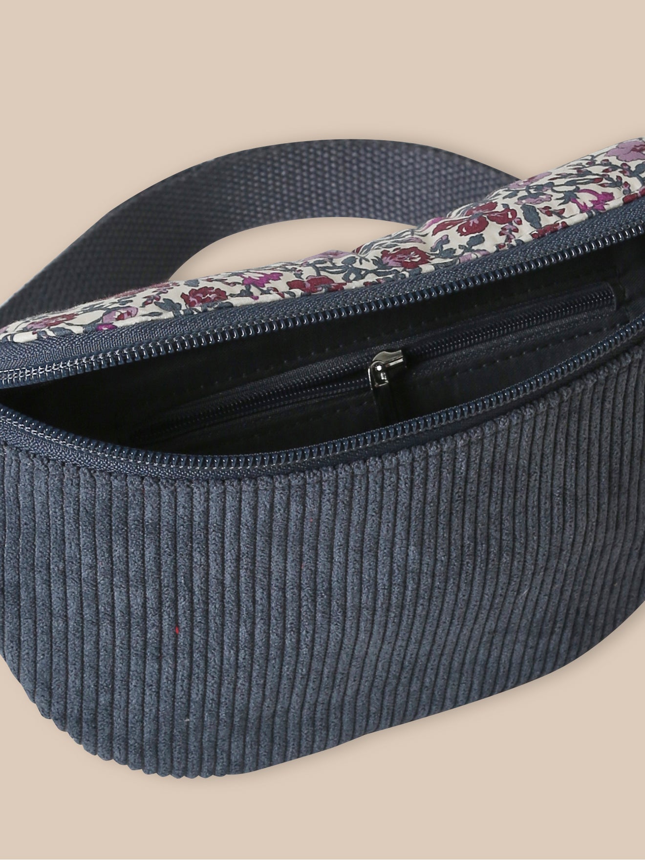 Mädchen-Bauchtasche aus Cordsamt und Liberty®-Stoff