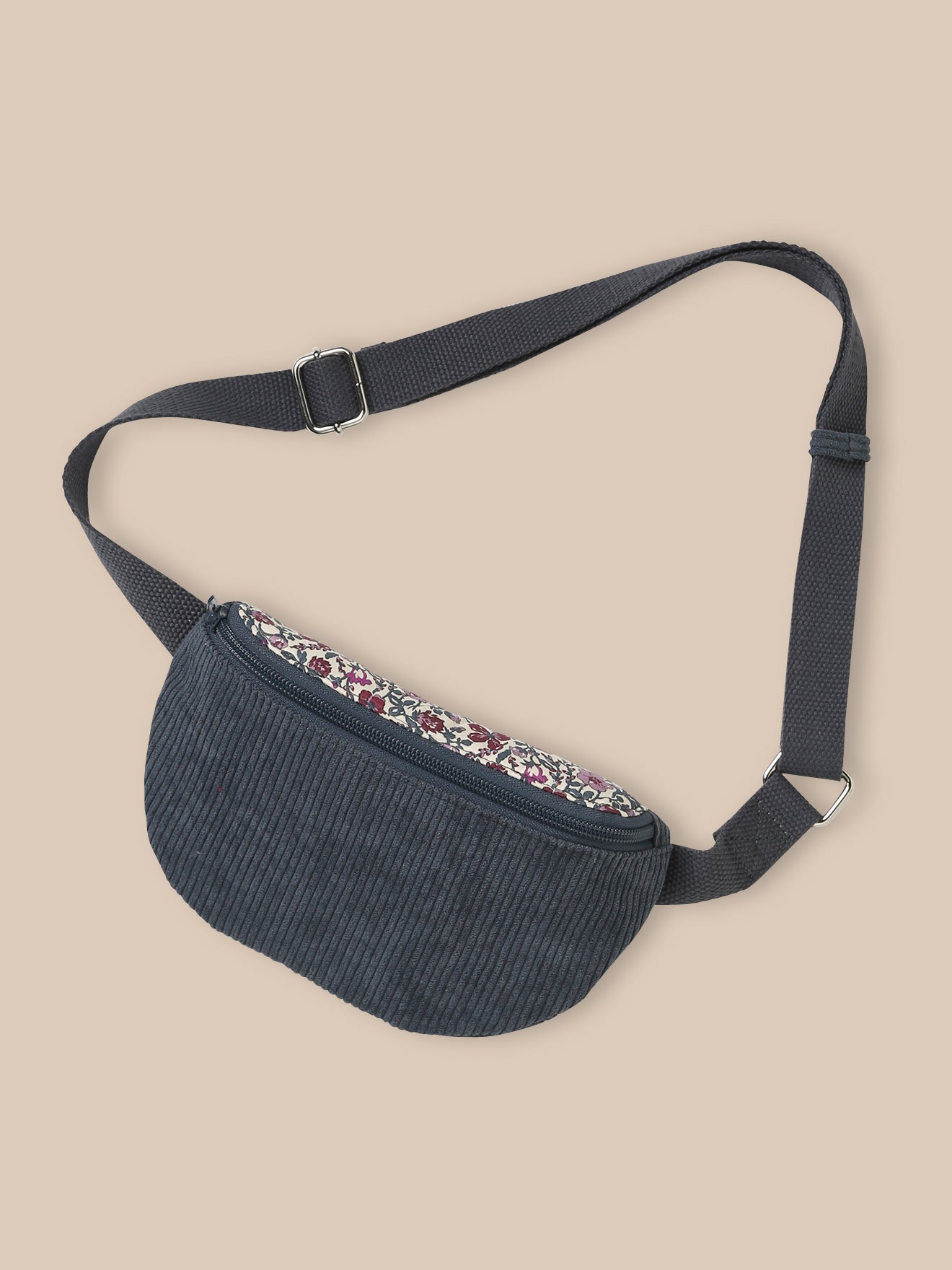 Mädchen-Bauchtasche aus Cordsamt und Liberty®-Stoff