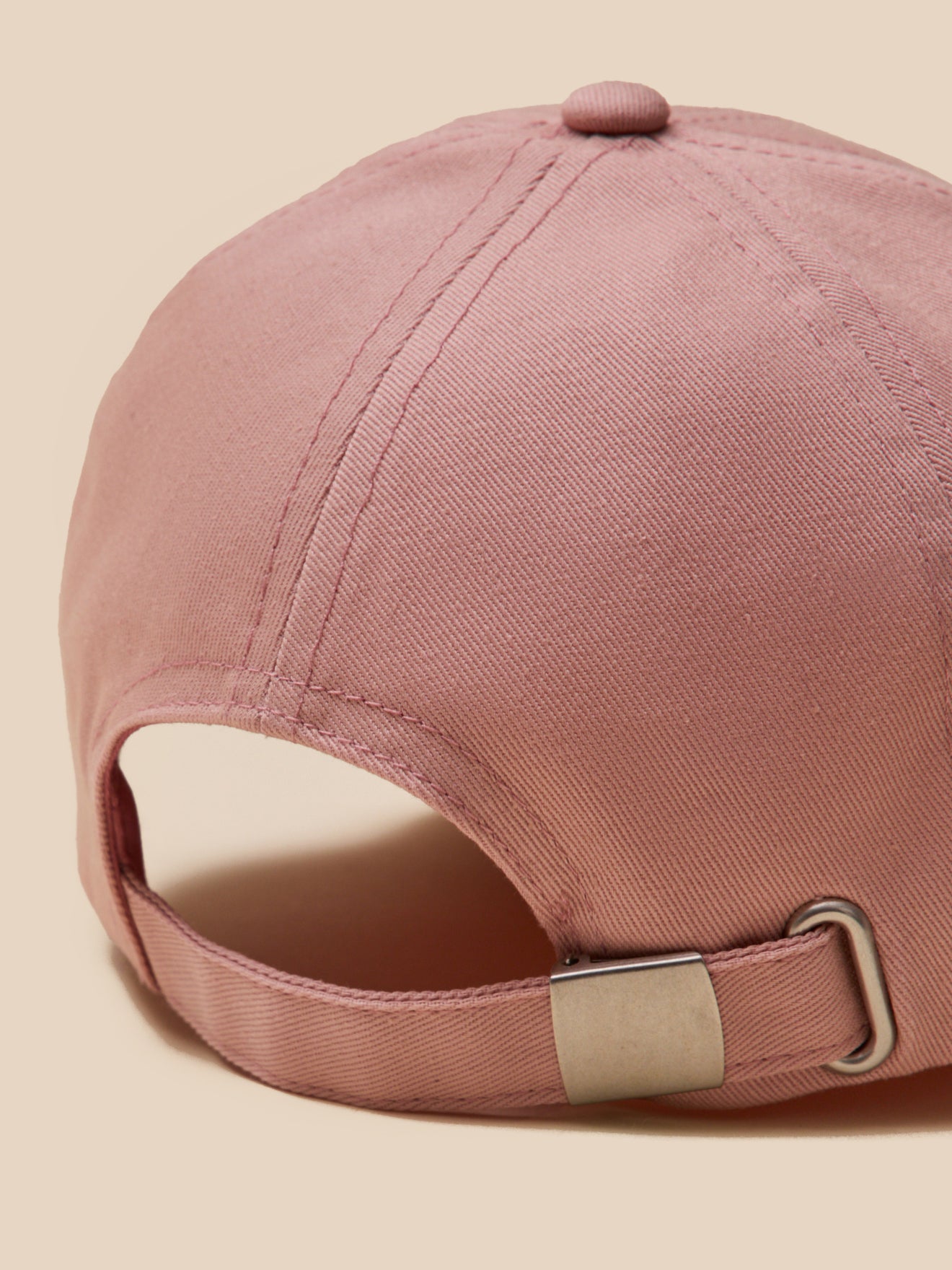 Mädchen-Cap mit gesticktem „C“ aus Liberty®-Stoff