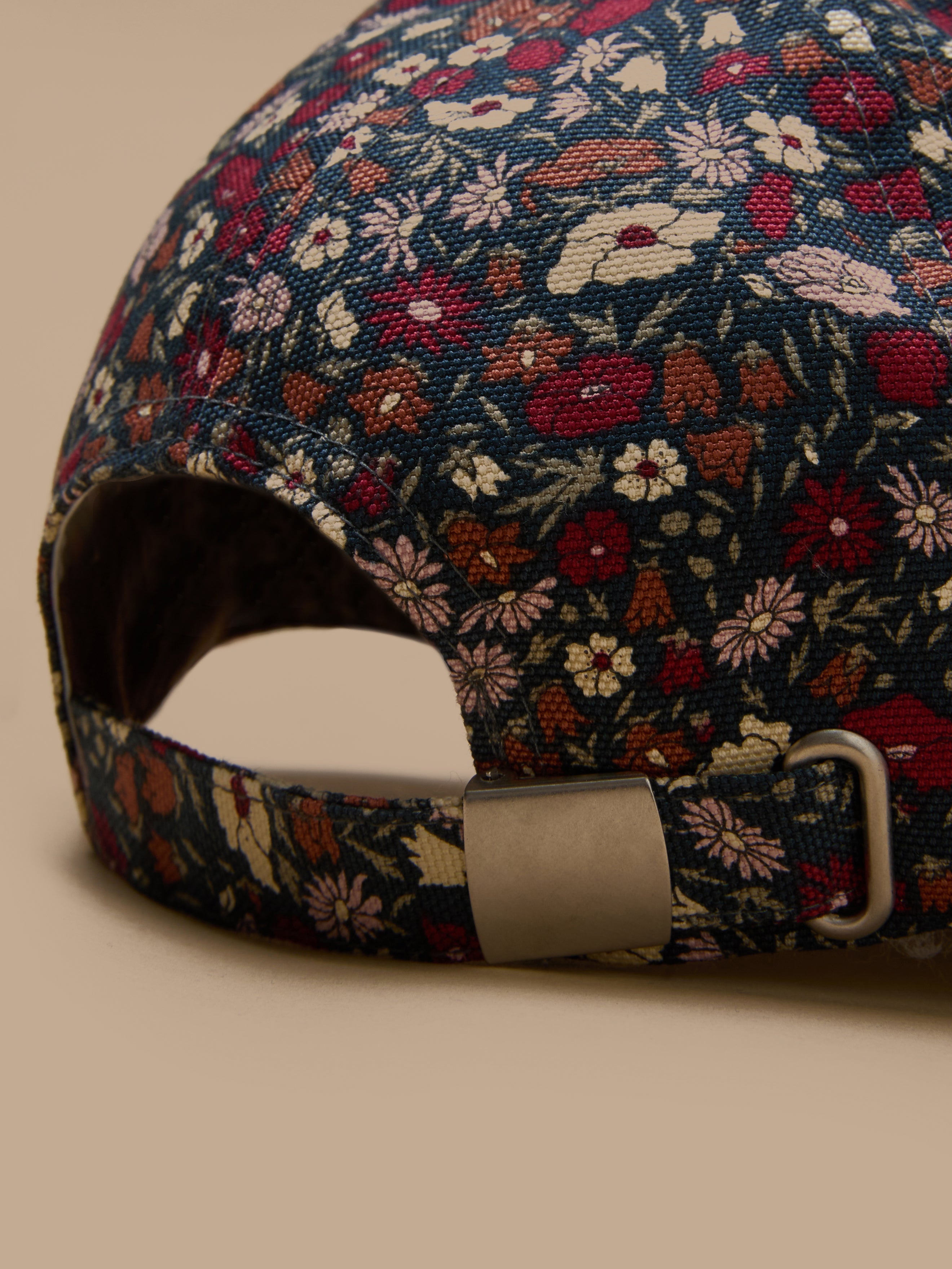 Cap «Petal & Daisy» – Made with Liberty® Fabrics