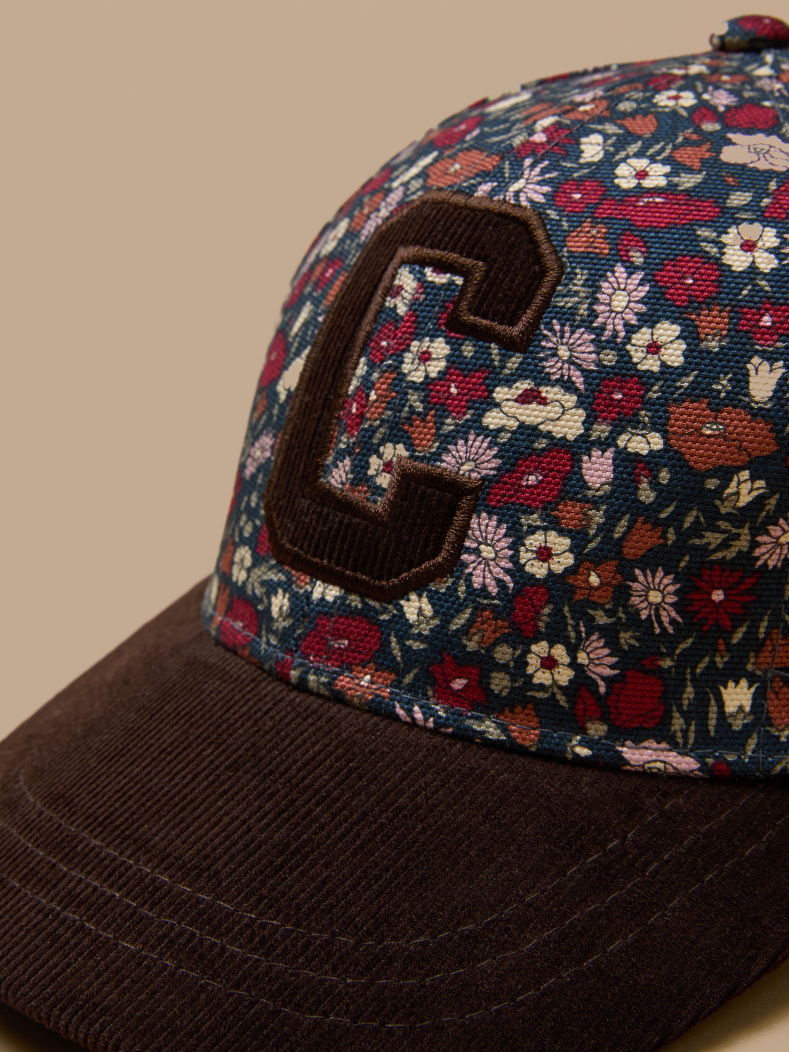 Cap «Petal & Daisy» – Made with Liberty® Fabrics