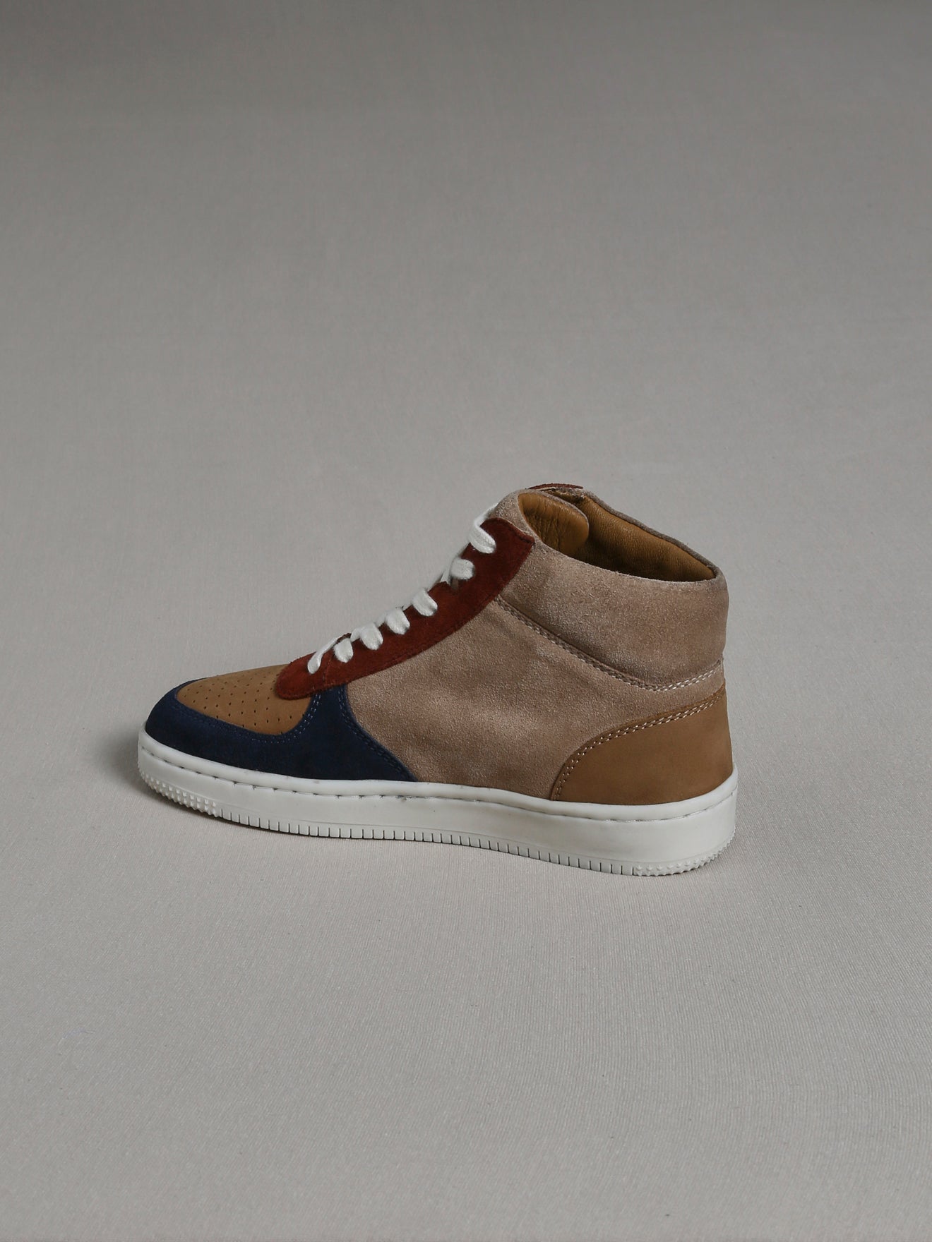 Hohe Jungen-Sneakers aus Veloursleder