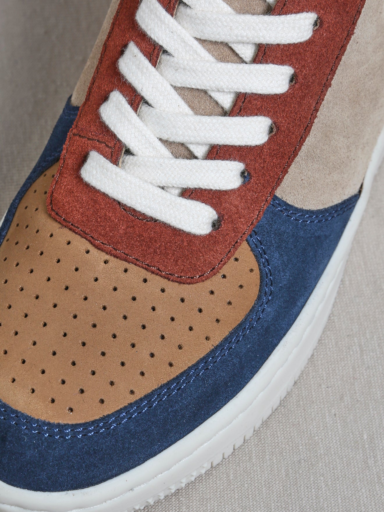 Hohe Jungen-Sneakers aus Veloursleder