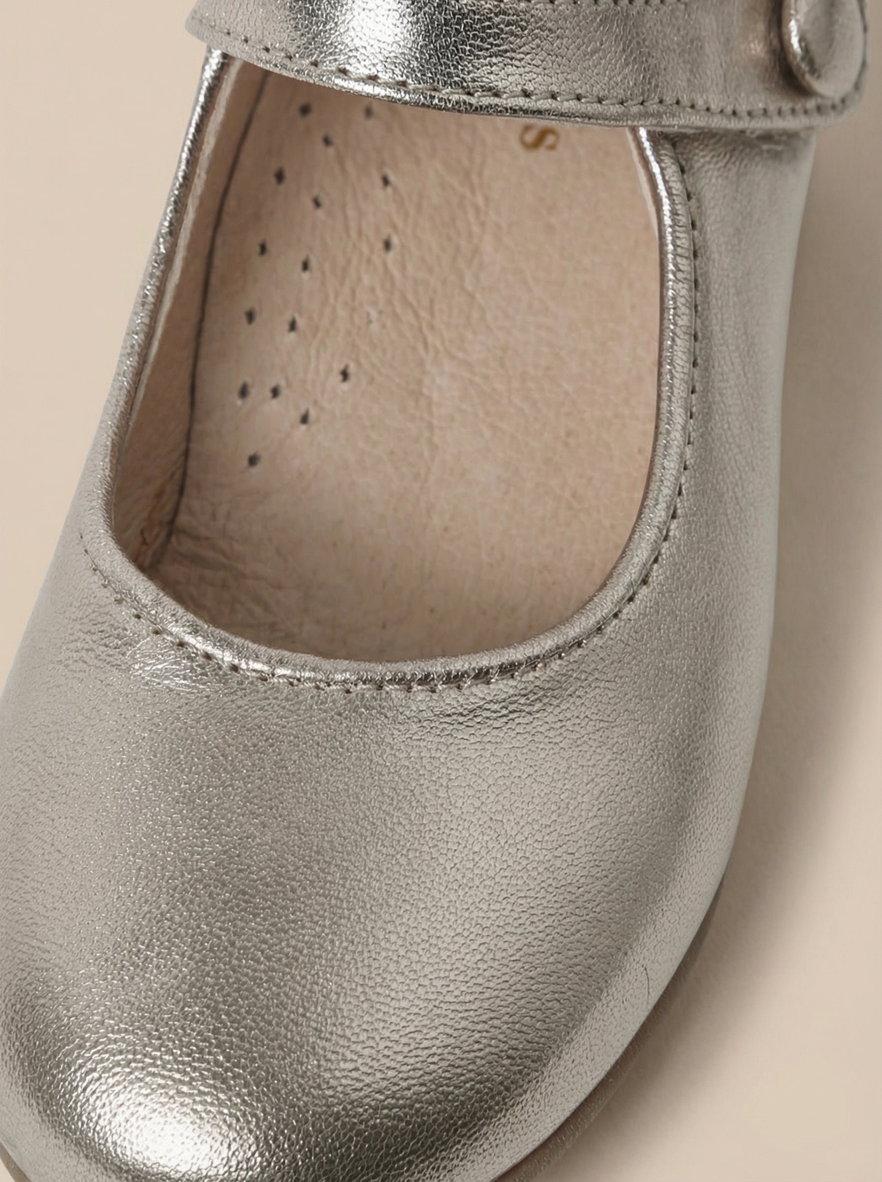 Mädchen-Spangenschuhe aus irisierendem Leder