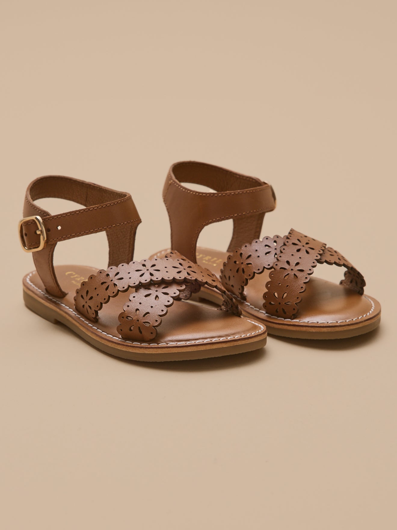 Mädchen-Sandalen aus Leder mit Lochmuster