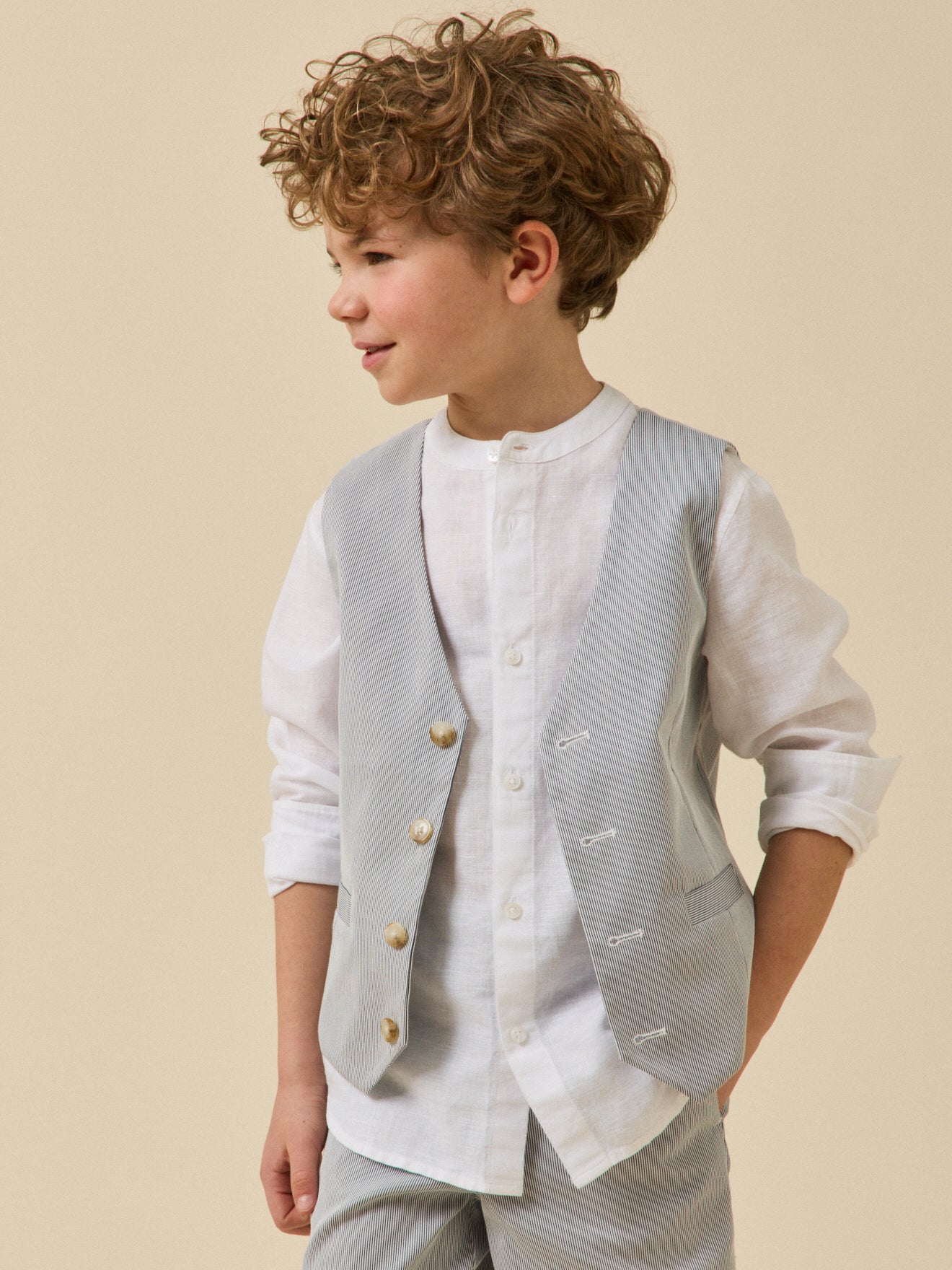 Jungen-Anzugweste mit Streifen – Kollektion für Festtage und Hochzeiten