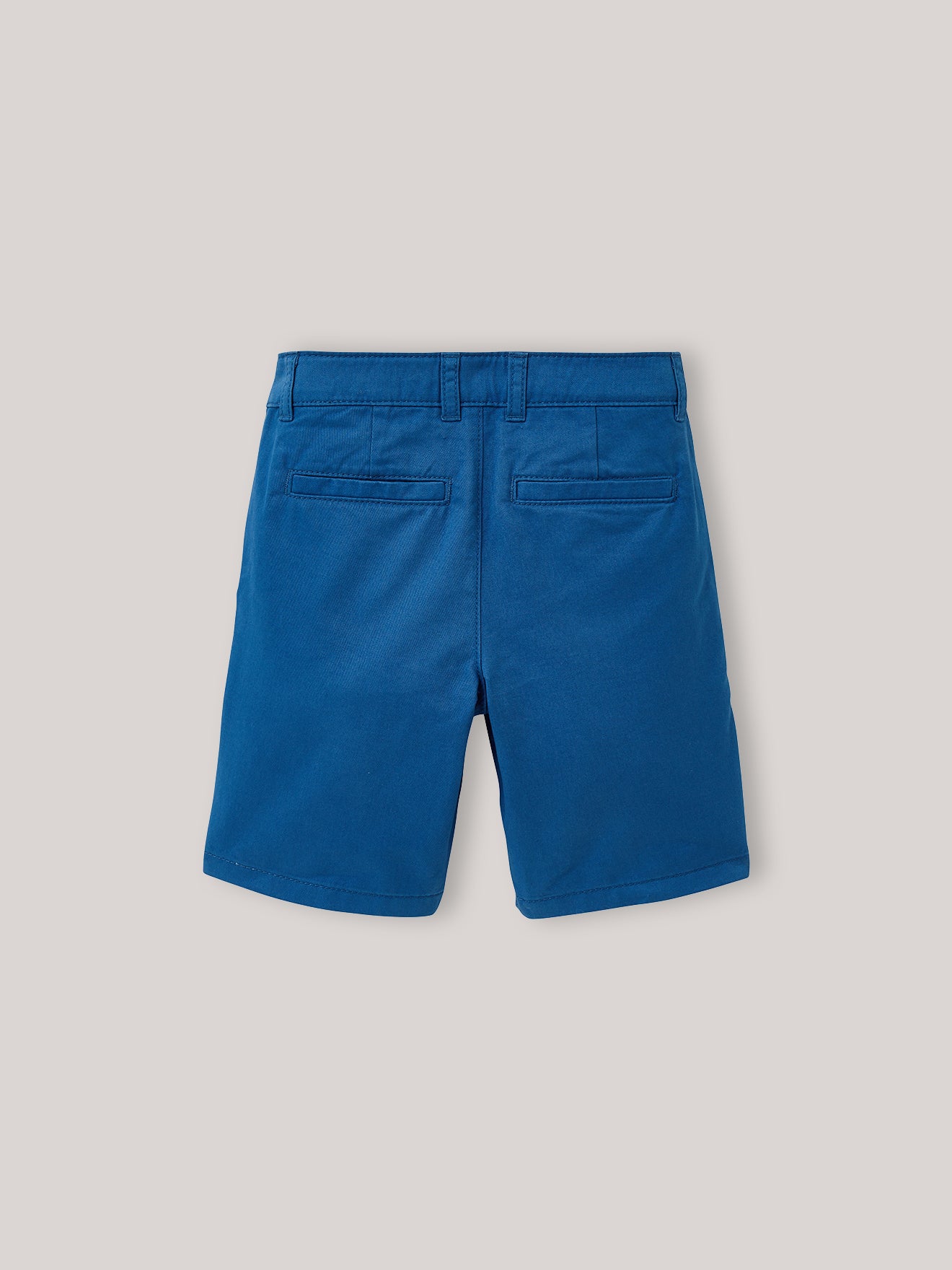 Jungen-Bermudas in Chino-Optik