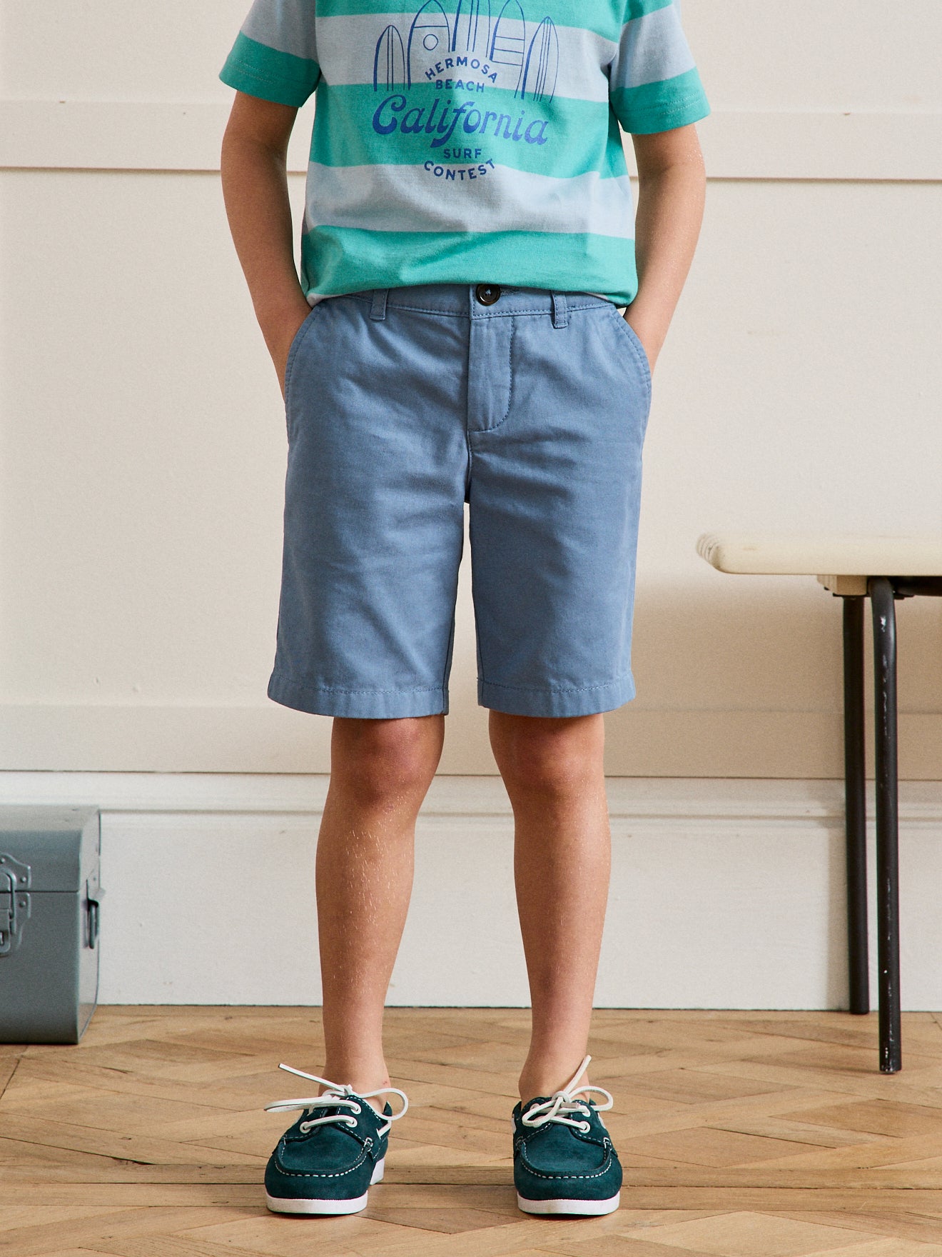 Jungen-Bermudas in Chino-Optik