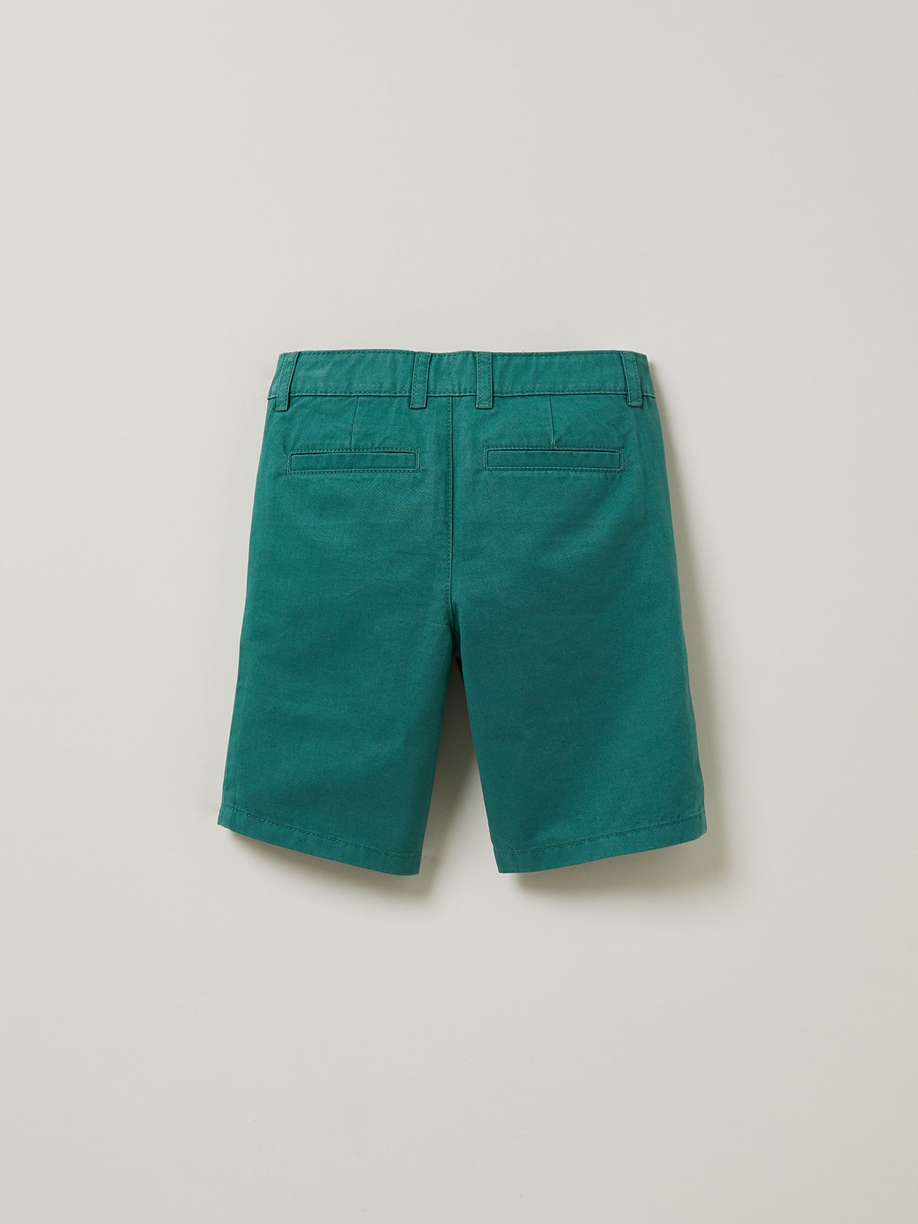 Jungen-Bermudas in Chino-Optik