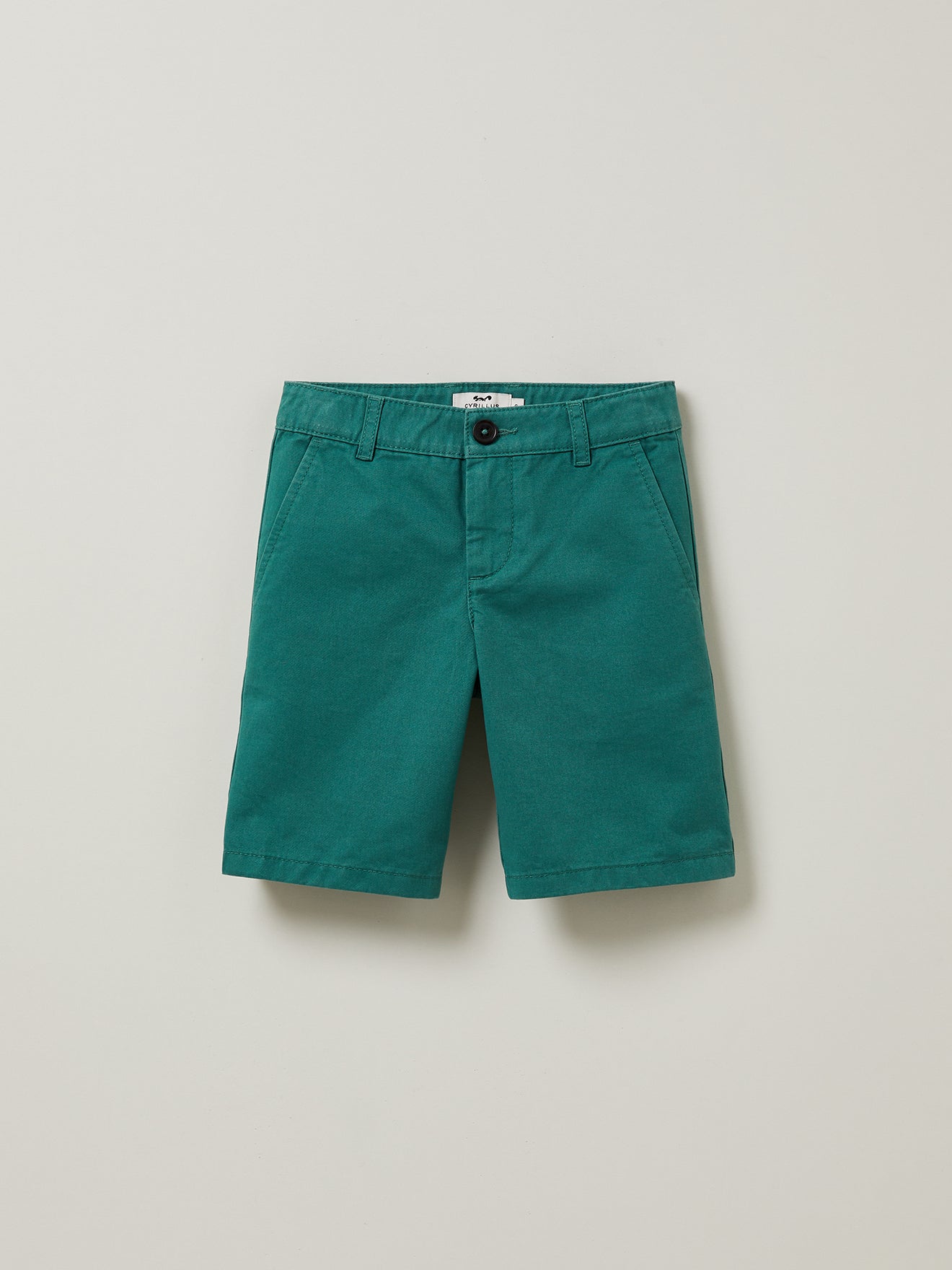 Jungen-Bermudas in Chino-Optik