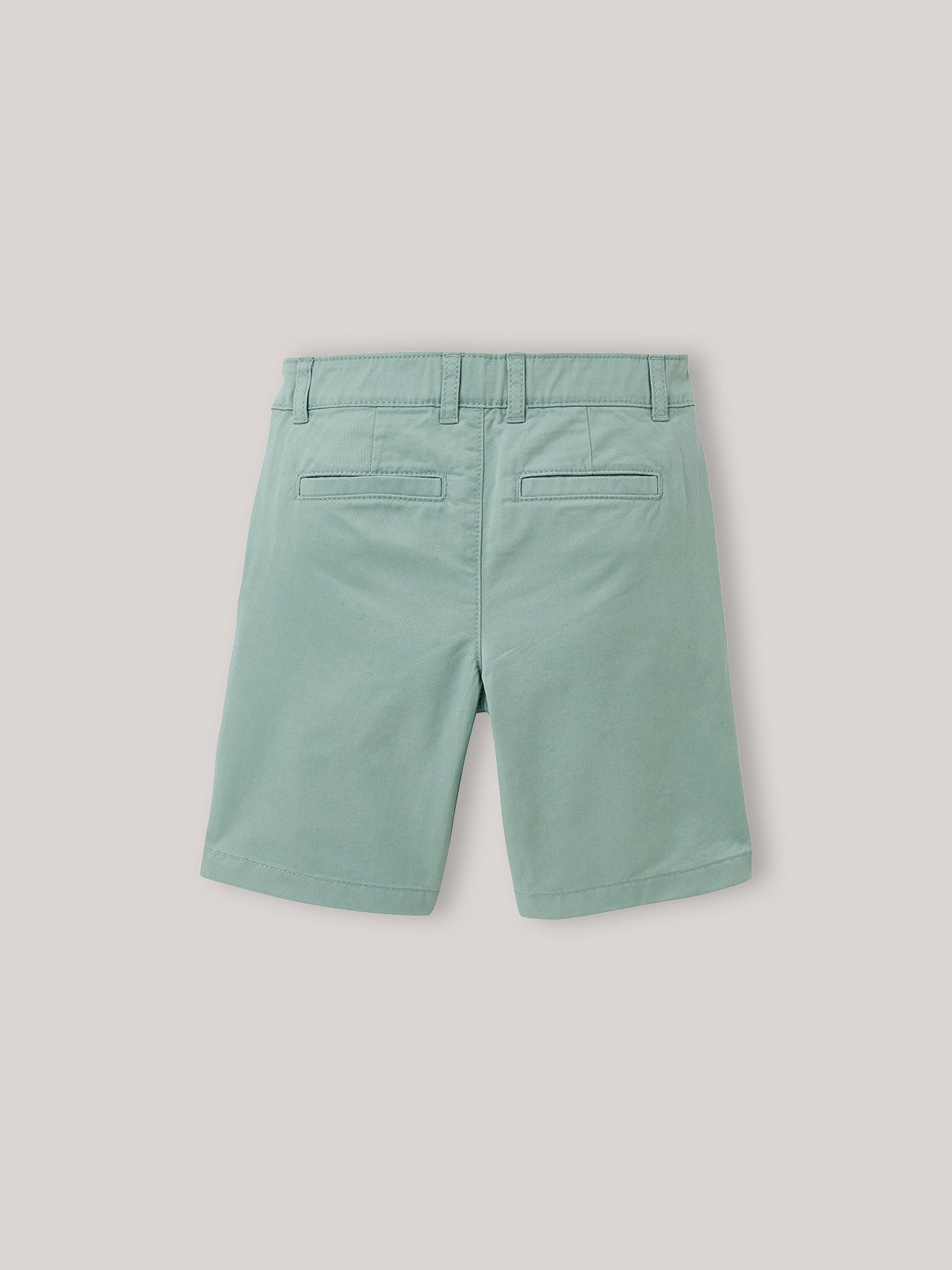 Jungen-Bermudas in Chino-Optik