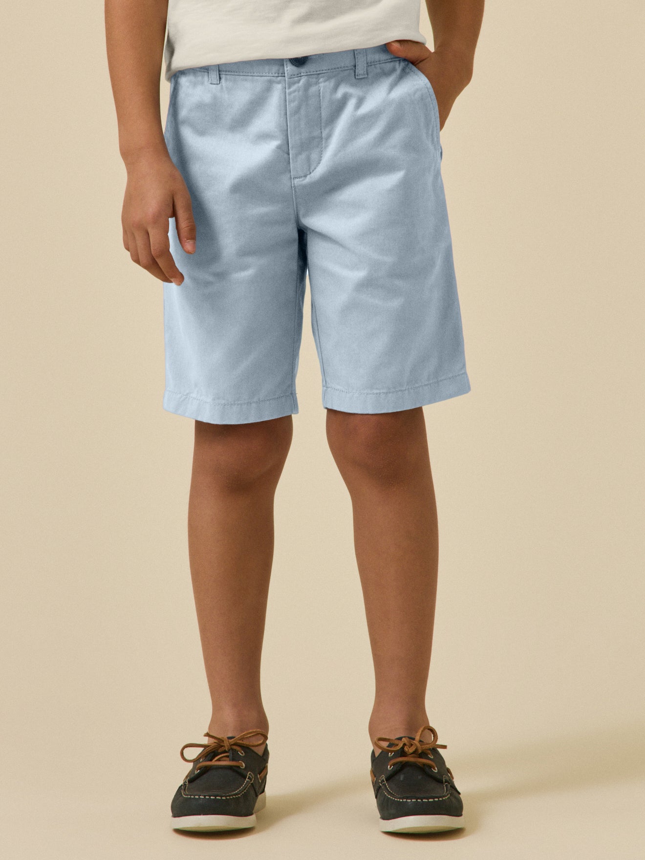 Jungen-Bermudas in Chino-Optik