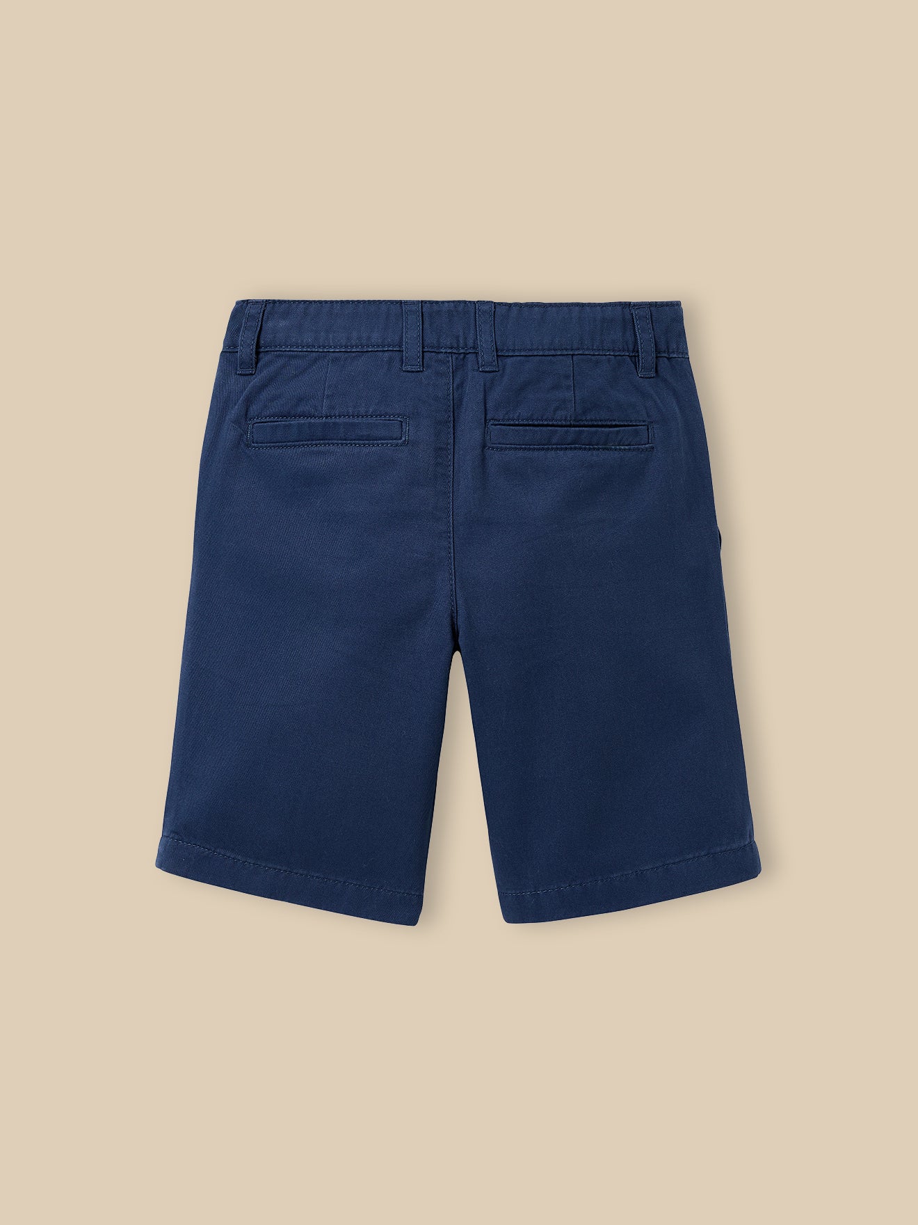 Jungen-Bermudas in Chino-Optik