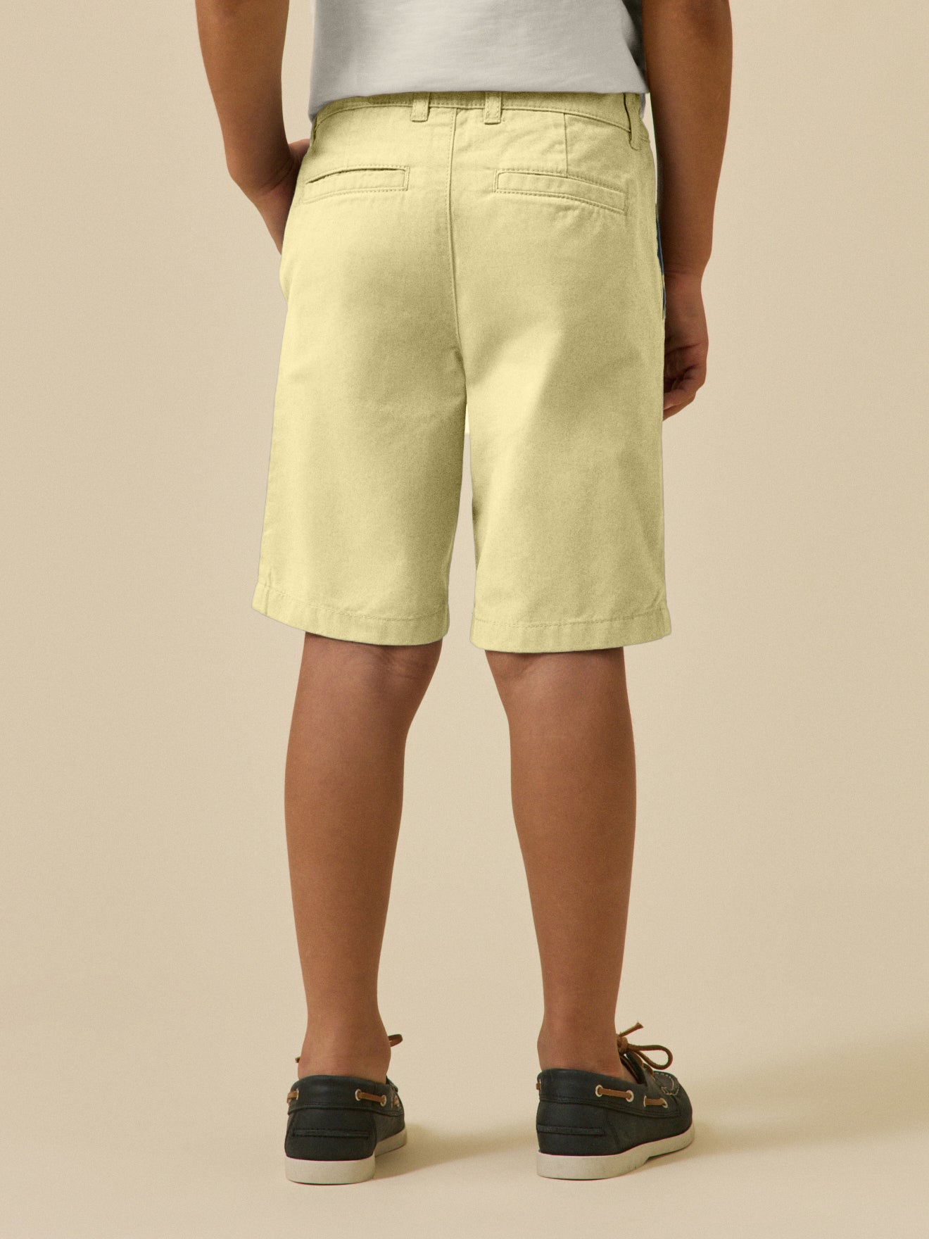 Jungen-Bermudas in Chino-Optik