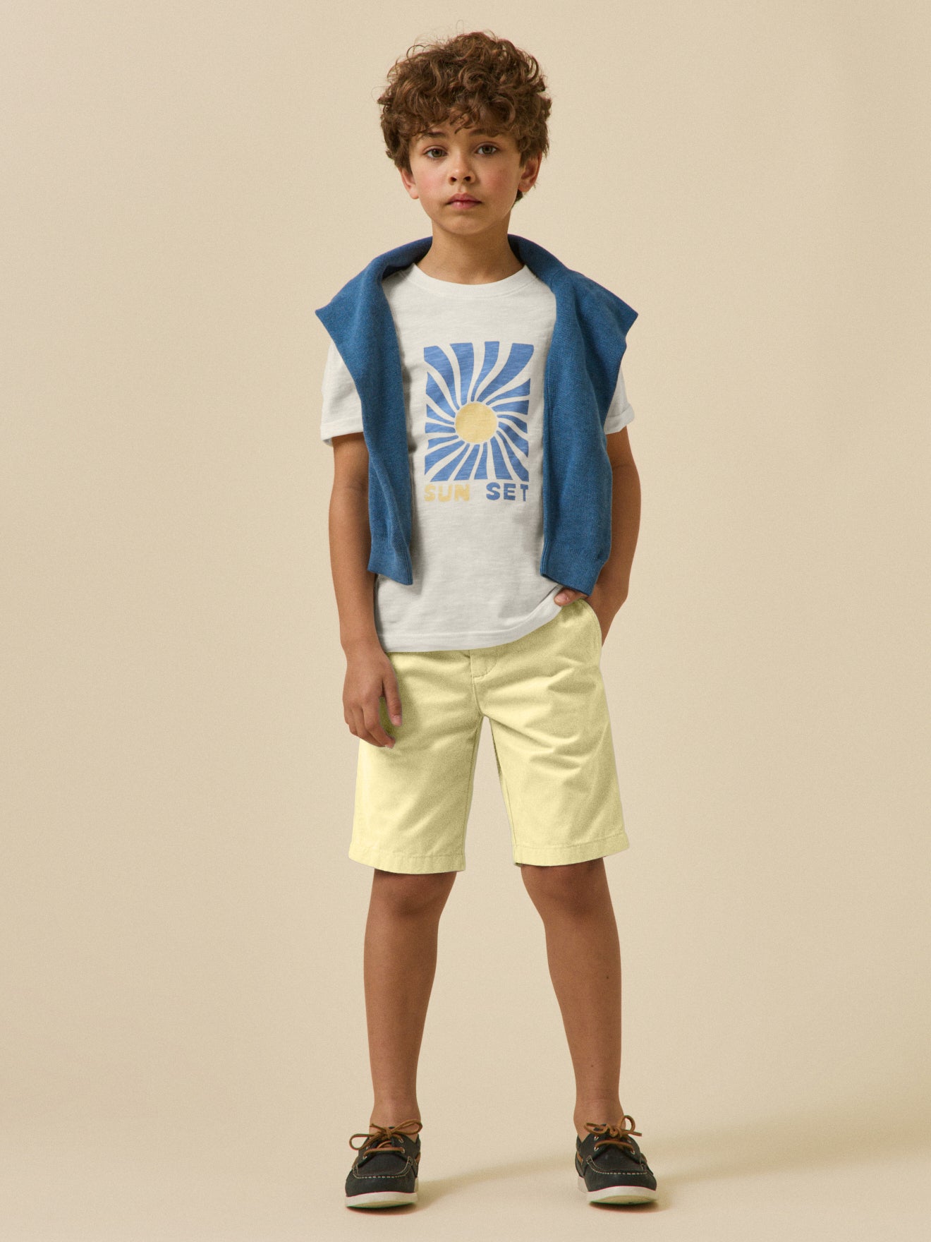 Jungen-Bermudas in Chino-Optik