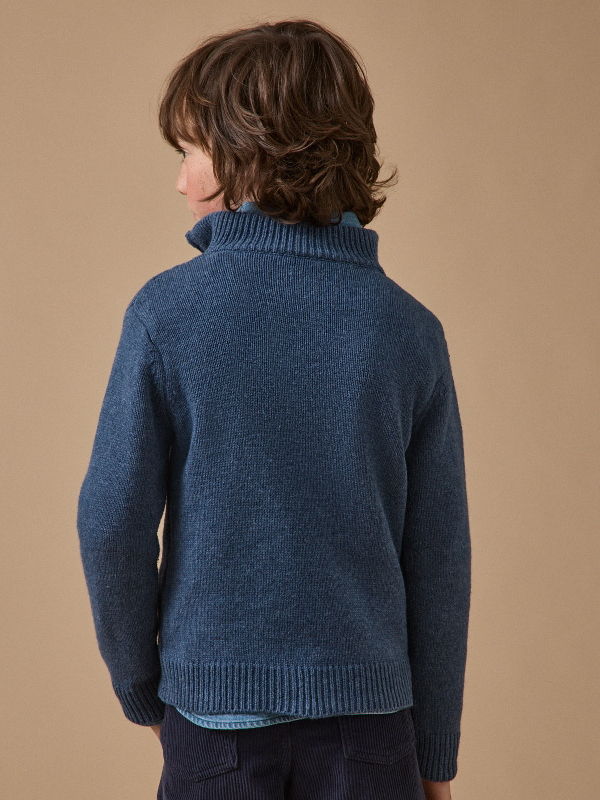 Jungenpullover mit Troyerkragen