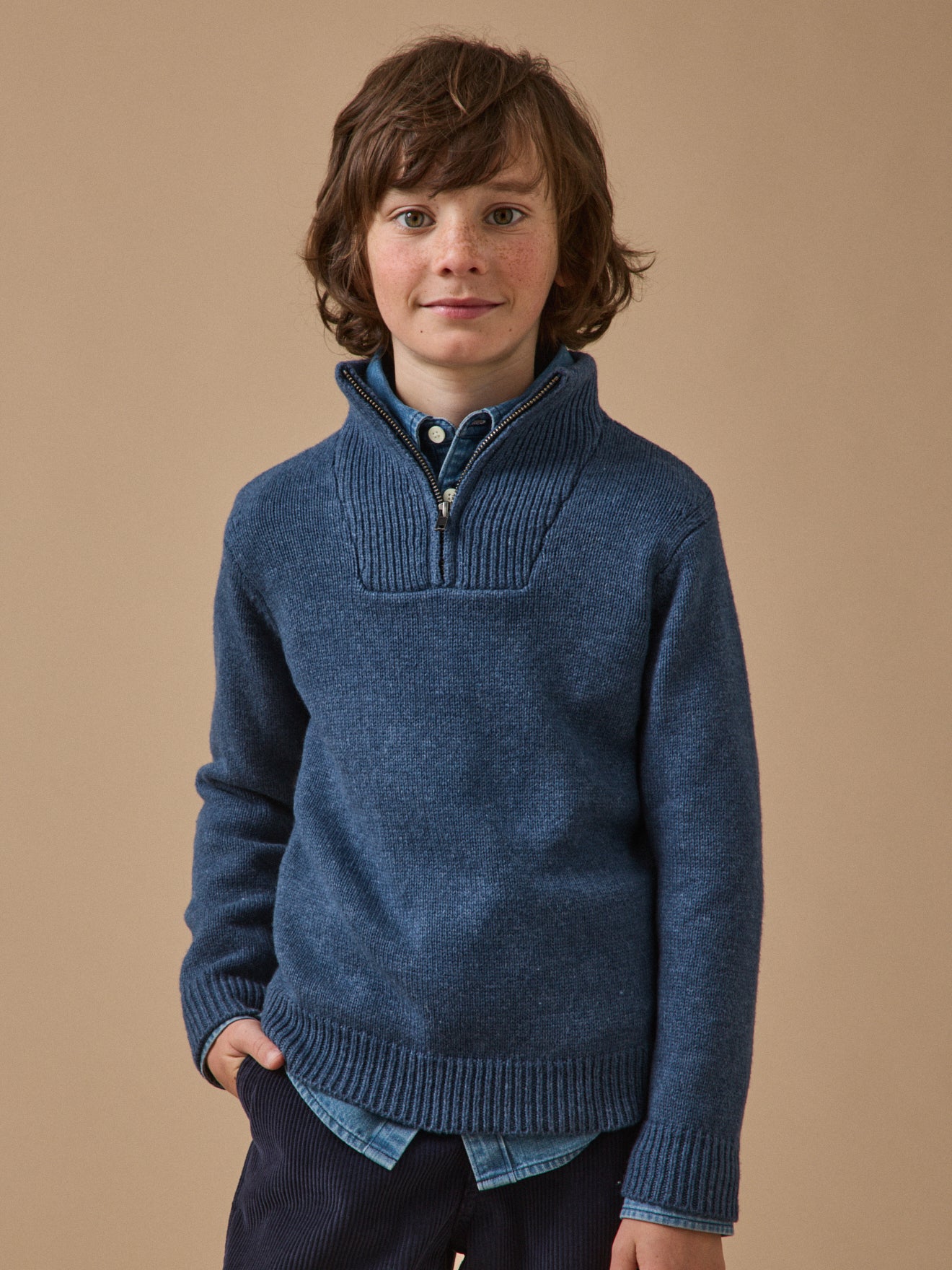 Jungenpullover mit Troyerkragen
