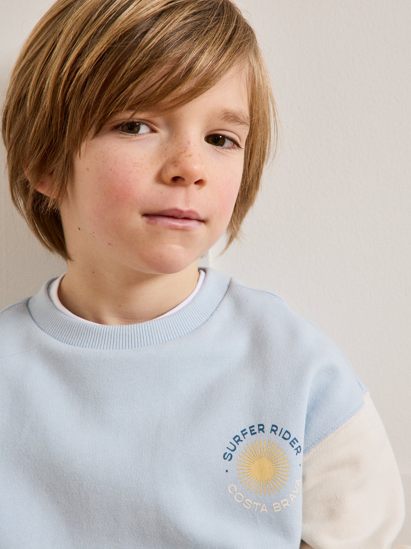 Jungen-Sweatshirt mit Blockfarben – Bio-Baumwolle