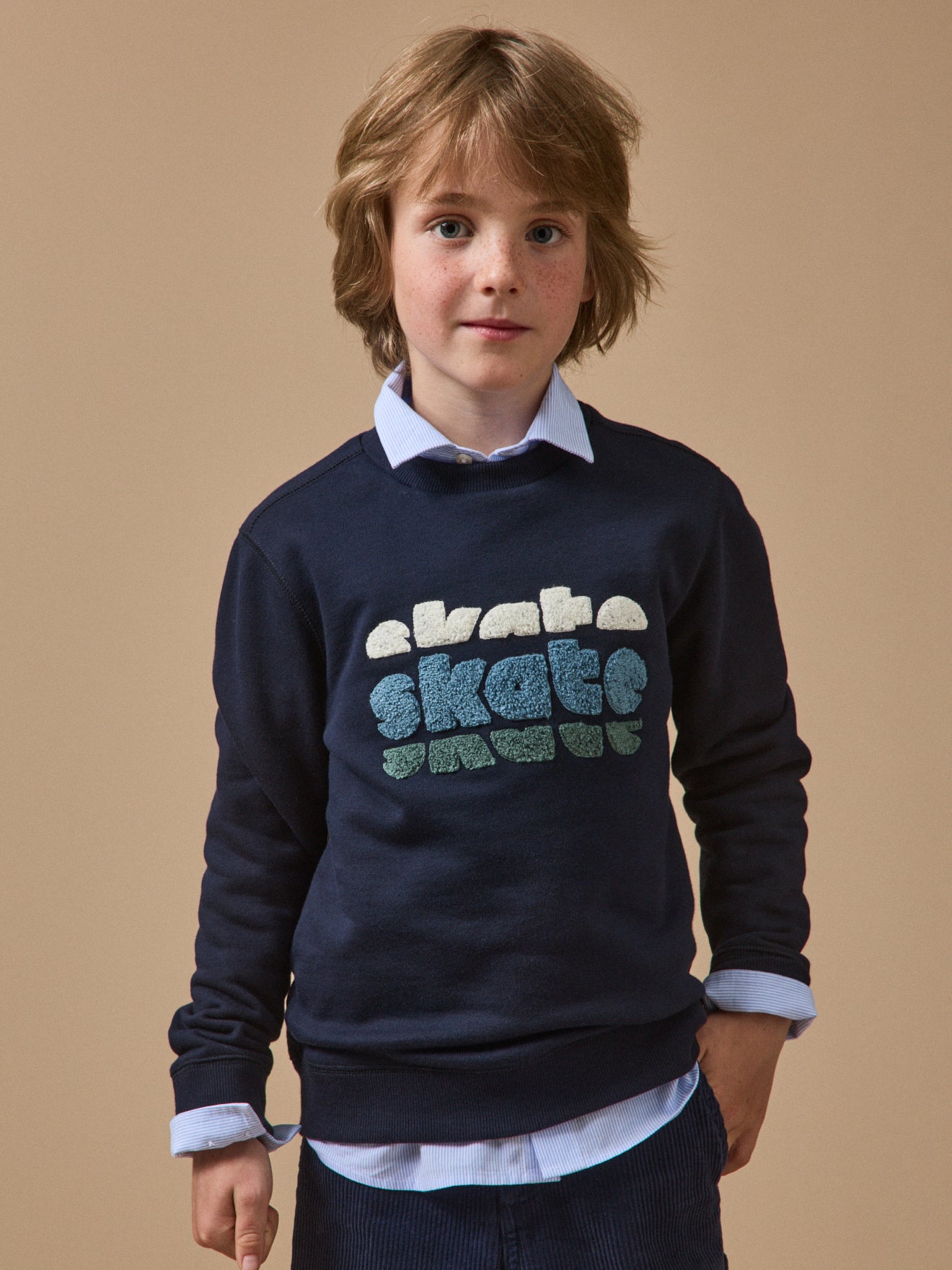 Jungen-Sweatshirt mit Stickerei