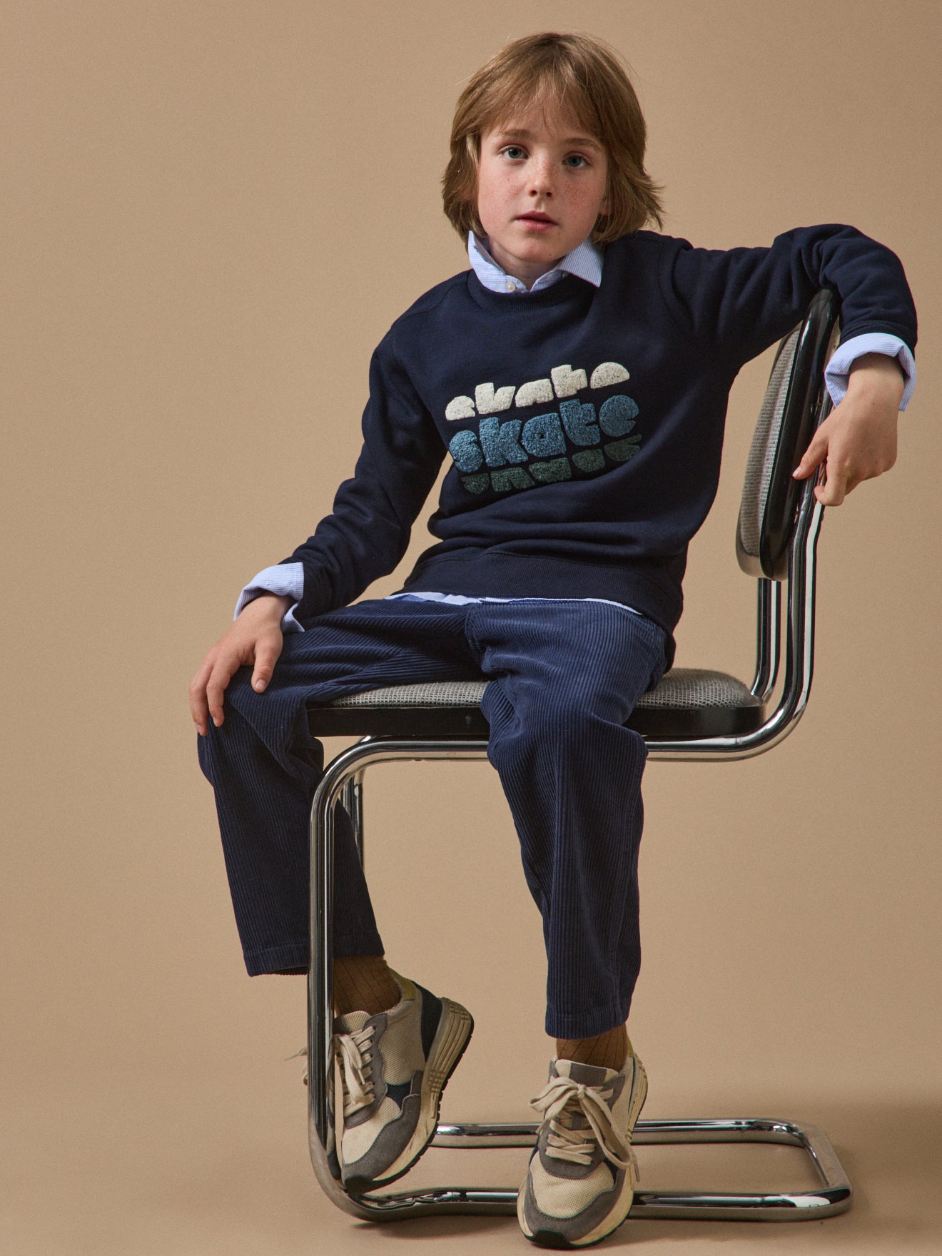 Jungen-Sweatshirt mit Stickerei