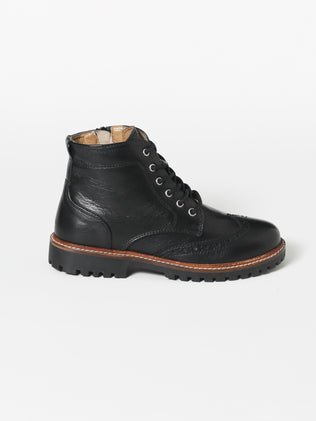 Jungenschuhe aus Leder mit Lochmuster