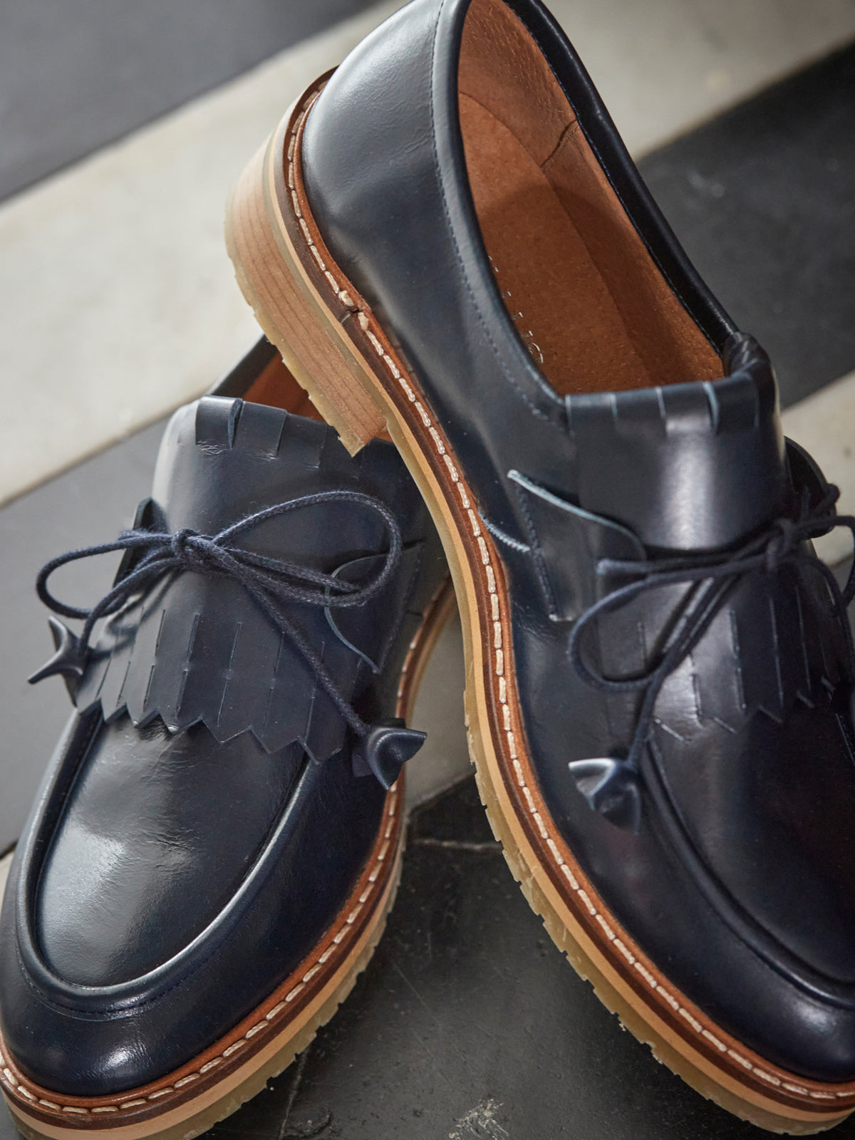 Flache Damen-Derbies aus Leder