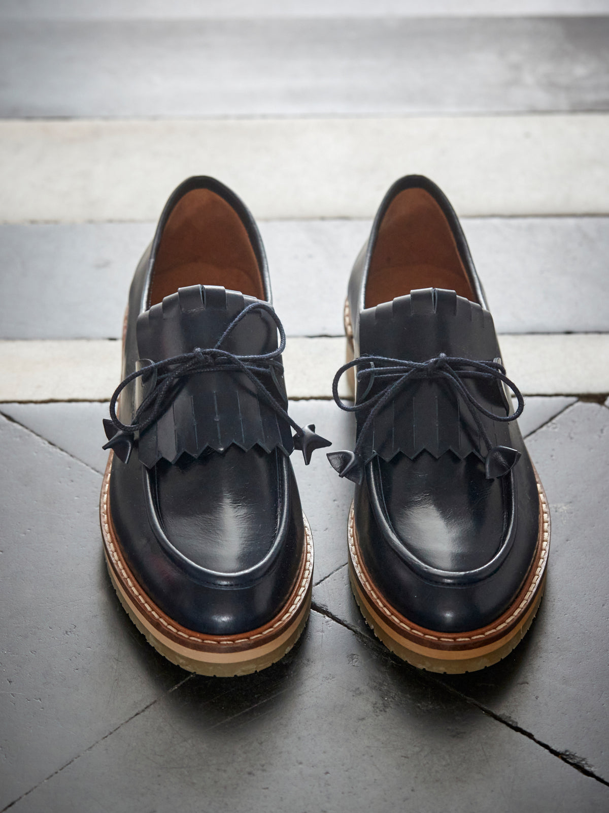 Flache Damen-Derbies aus Leder